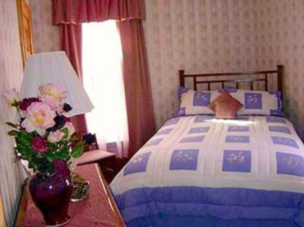 Garden House Bed And Breakfast Ганнибал Номер фото
